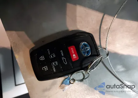 2022 Toyota Sienna Xle z USA, uszkodzony, nr VIN 5TDYRKEC2NS087332